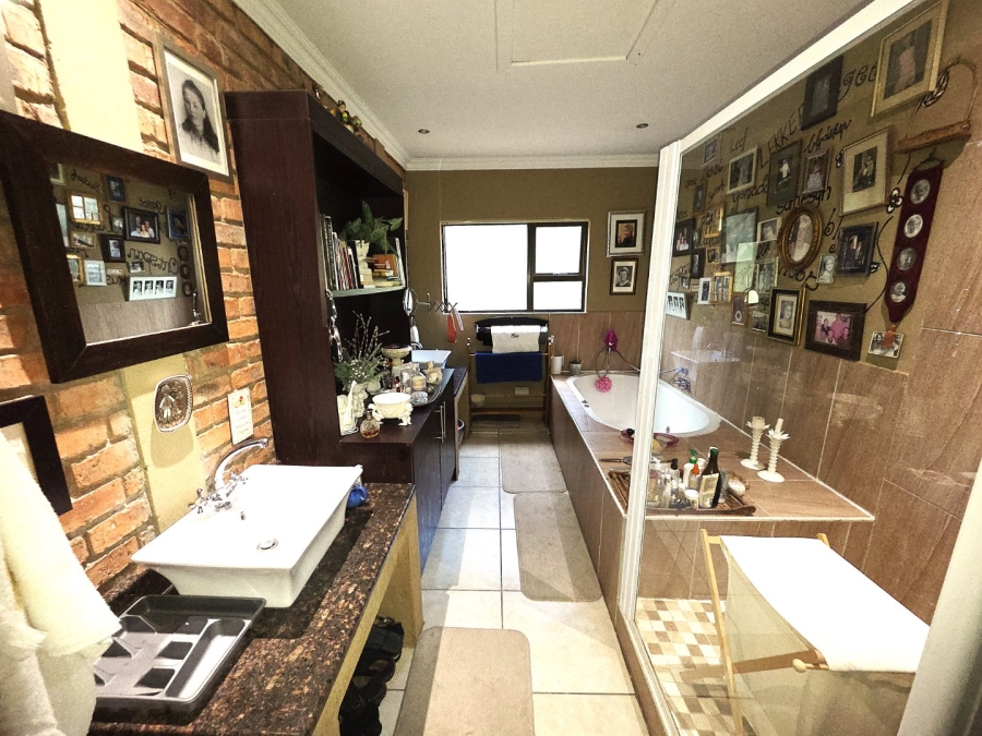 4 Bedroom Property for Sale in Woodland Hills Wildlife Estate Free State